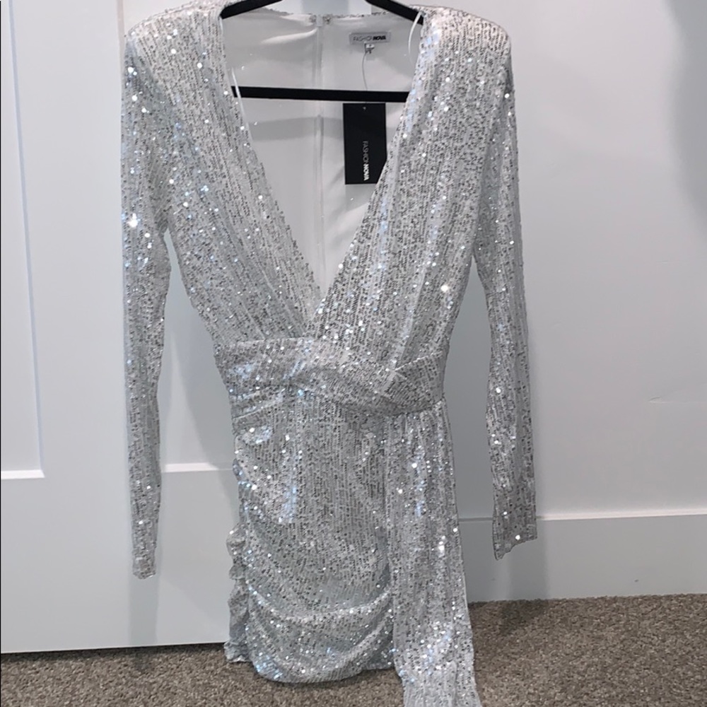CENTER STAGE SEQUIN MINI DRESS - WHITE/SILVER